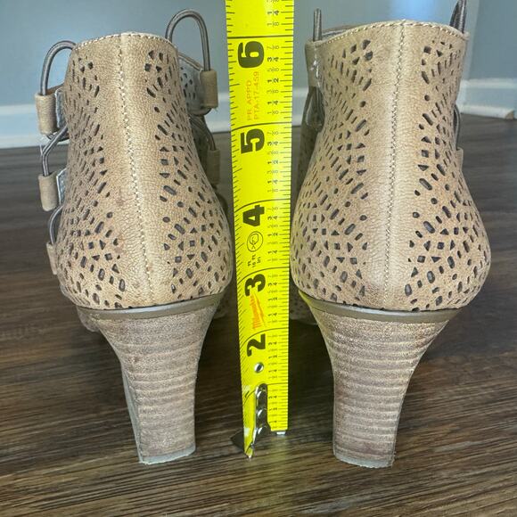 Vince Comuto Corbina sz 7 boho leather laser cut smoke taupe block heel booties - Picture 4 of 11